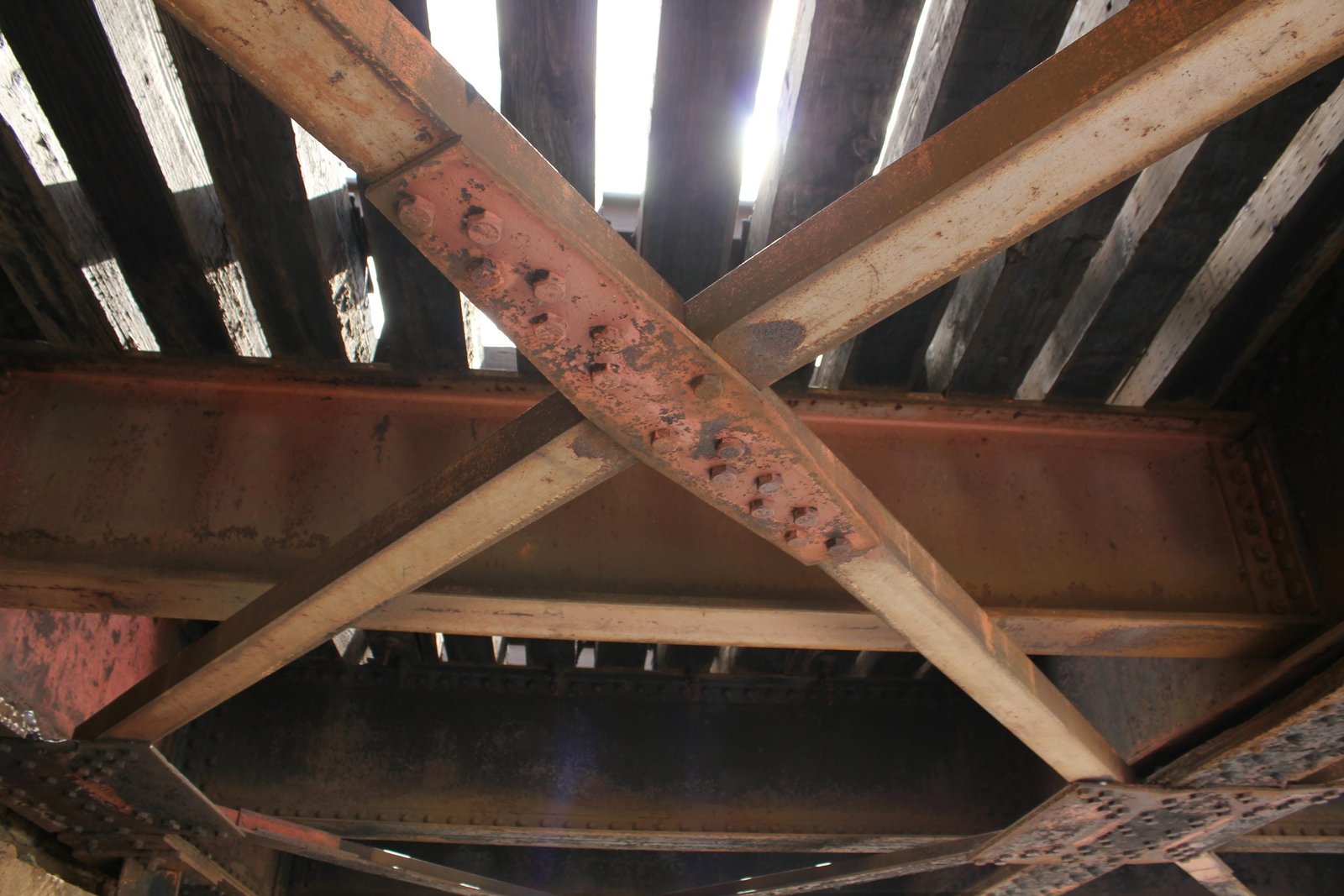 Details of repairs to lower lateral bracing